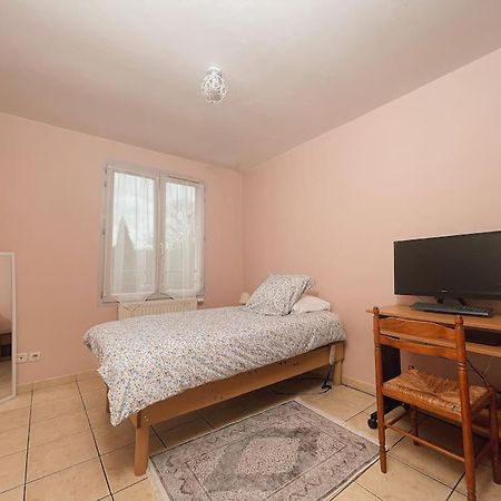 Apartamento La Perle Rose Only Women Femmes Uniquement Vénissieux Exterior foto