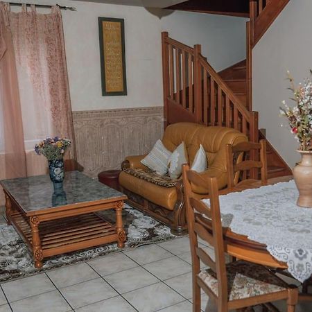 Apartamento La Perle Rose Only Women Femmes Uniquement Vénissieux Exterior foto