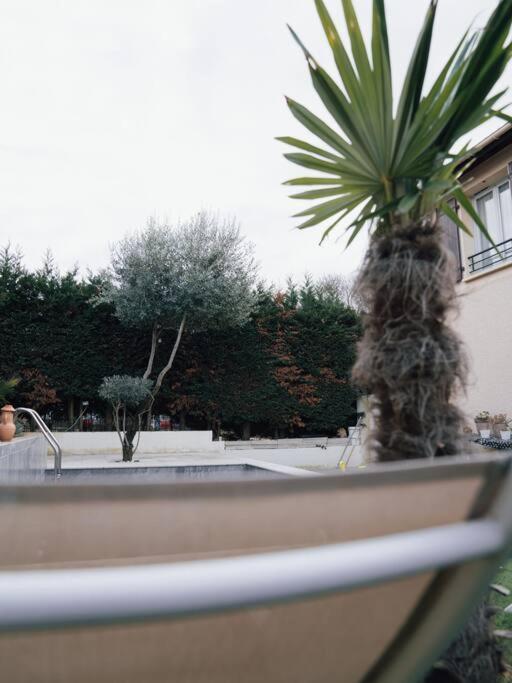 Apartamento La Perle Rose Only Women Femmes Uniquement Vénissieux Exterior foto