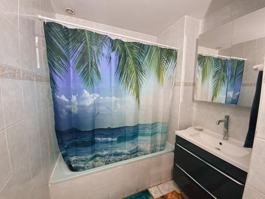 Apartamento La Perle Rose Only Women Femmes Uniquement Vénissieux Exterior foto